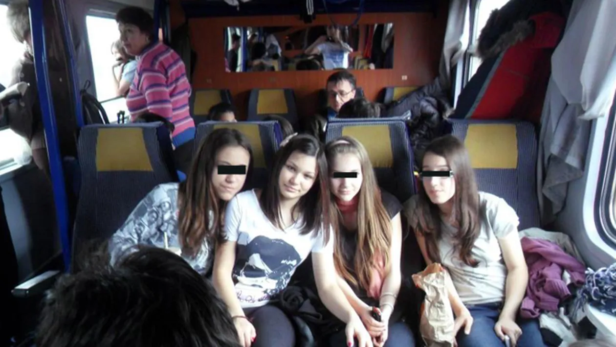 Ultimele imagini cu Elisa, fetita care a cazut din tren, inainte de accidentul fatal! S-a fotografiat cu prietenele in vagon, in drum spre casa! Uite ce fericita era!