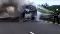 Imagini de groază, în Hunedoara! Un autobuz a luat foc în timp ce mergea