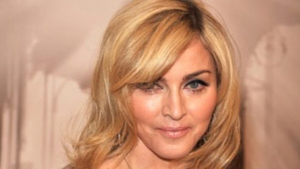 Botoxul a distrus-o! Madonna a ajuns de nerecunoscut din cauza operatiilor estetice! Si-a ingrozit fanii la ultimul concert