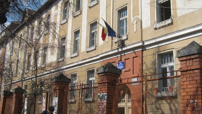 Incident GRAV în Bistriţa! O fetiţă ar fi fost bătută de doi colegi pentru că vorbea ungureşte 