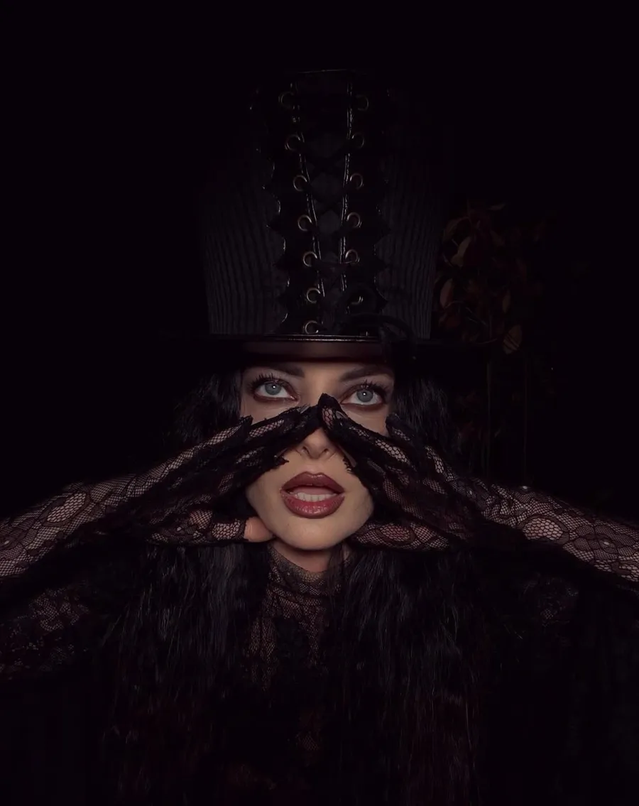 Delia, misterioasă de Halloween. sursă - social media