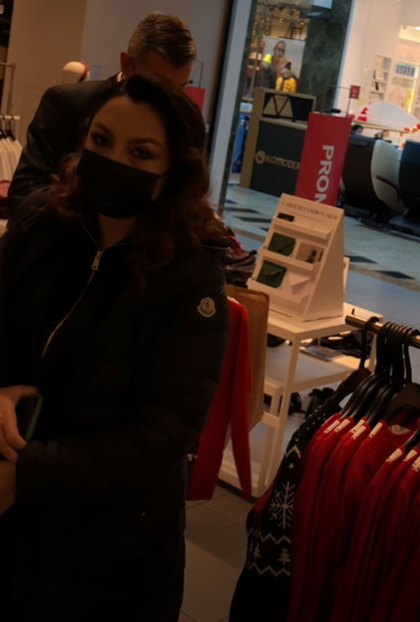 Andra, cumpărături pentru David și Eva