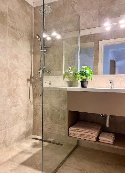 Cât costă o noapte de cazare în hotelul Andreei Bănică/ sursă foto: Booking