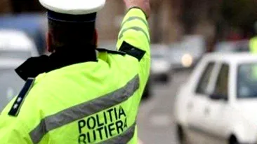 Polițist din Iași, prins cu șpagă după ce a tras un șofer pe dreapta. Ce pedeapsă a primit agentul