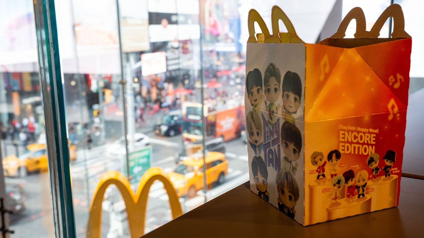 O fetiță de doi ani a ajuns la spital după ce a fost la McDonald`s. Ce conținea lichidul suspect pe care l-a consumat