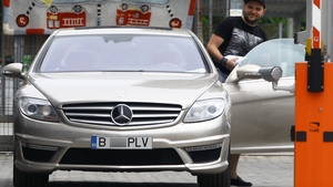 Averea lui Piedone s-a evaporat! N-o sa-ti vina sa crezi la cine a ajuns masina fiicei ex-primarului!