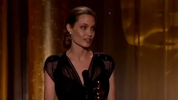 Ți se frânge sufletul! Mesajul postat de Angelina Jolie, la 15 ani de la moartea mamei sale. Ce le-a transmis femeilor din întreaga lume