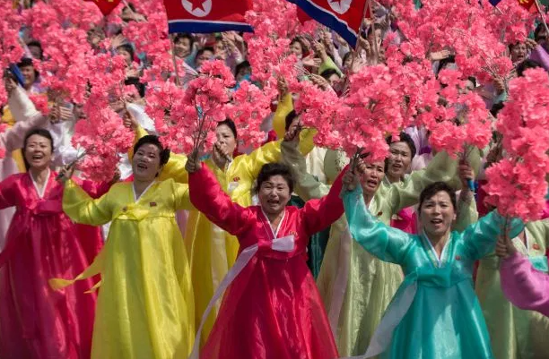 Imagini din interiorul vilei unde Kim Jong Un ar fi ținut un harem de tinere pentru plăceri sexuale. Conducătorii din Coreea de Nord ar fi fost ”distrați” de virgine în special