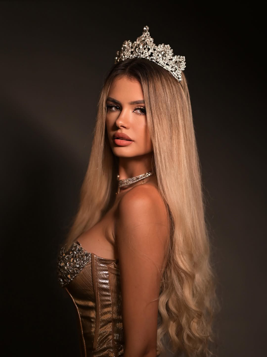Cine e Andreea Lala, tânăra care va reprezenta România la Miss Grand Internațional