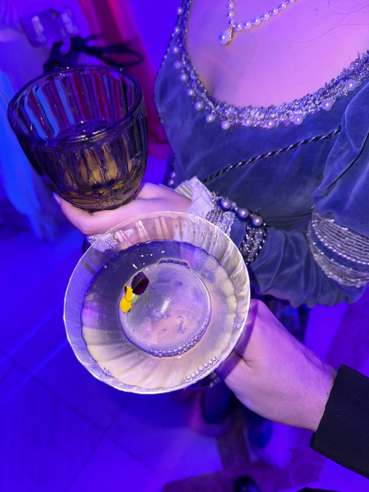 Una dintre băuturile servite la bal