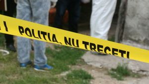 Scene uluitoare în cazul triplului asasinat! A fost luat de la înmormântare şi dus în arest! Prima imagine cu suspectul