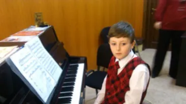 Drama dureroasa prin care trece un GENIU al Romaniei! A ramas orfan la 11 ani si traieste din mila profesorilor!