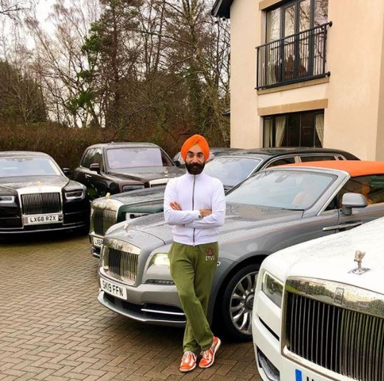 Povestea lui Reuben Singh care a făcut înconjurul lumii. A cerut un împrumut 5.000 de lire sterline de la o bancă și a garantat cu un Rolls Royce, în valoare de un sfert de milion | FOTO