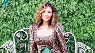 Claudia Pătrășcanu a primit un buchet uriaș de trandafiri de la un admirator secret! ”L-ai găsit la poartă?”