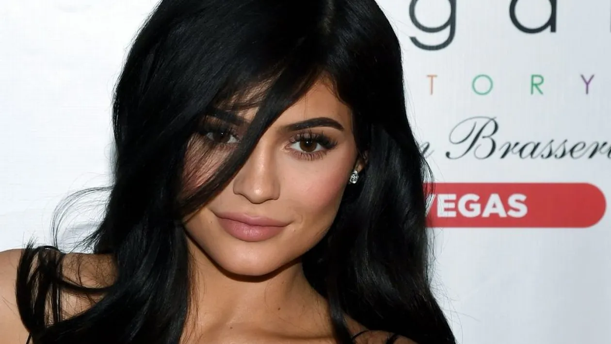 Sora lui Kim Kardashian, Kylie Jenner, a pierdut recordul mondial pentru fotografia cu cele mai multe aprecieri de pe Instagram. Nu-ți va veni să crezi ce fotografie se află acum pe primul loc!