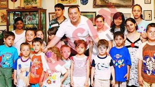 A "adoptat" zeci de copii