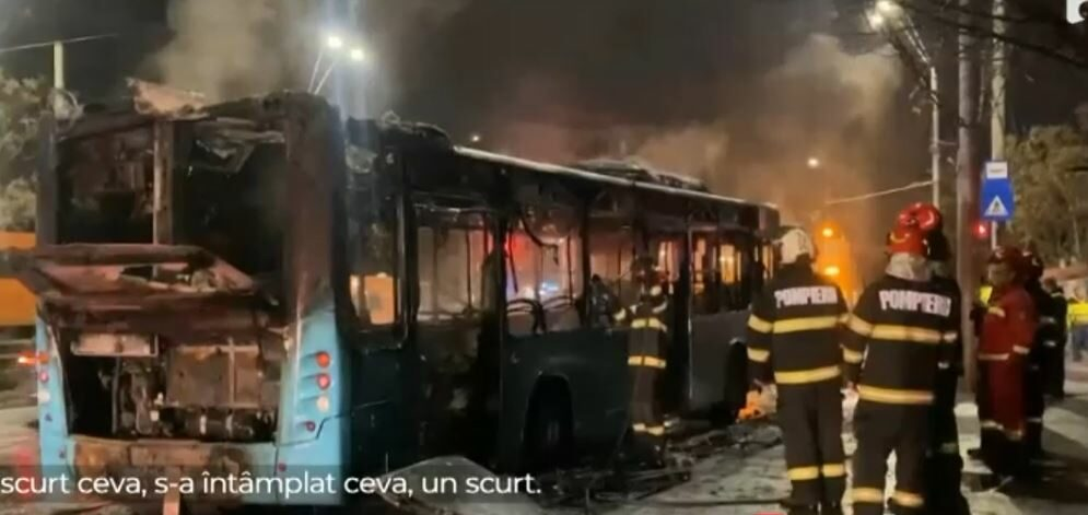 Prima reacție a șoferului aflat la volanul autobuzului care a luat foc în Capitală. A salvat viața a 7 călători!