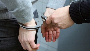 Un polițist buzoian a fost arestat după ce a furat țigări dintr-un transport cu tutun de contrabandă