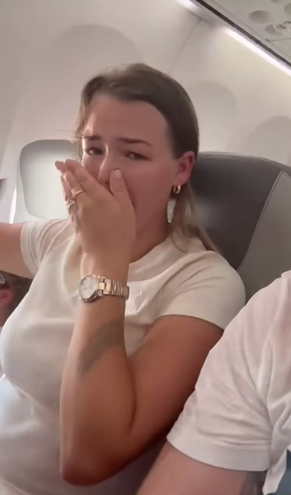 Pasagerii unui avion care trebuia să zboare în Antalya au trecut prin clipe grele. Blocați pe pistă, la 56 grade Celsius