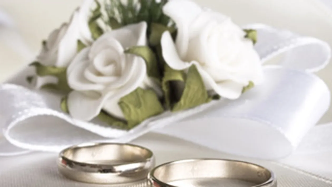 VIDEO Un senator nigerian de 49 de ani si-a luat sotie de... 13 ani!