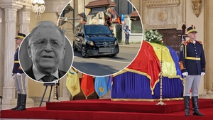 Cortegiul funerar al lui Ion Iliescu a pornit. Trupul fostului președinte al României a fost depus la Palatul Cotroceni