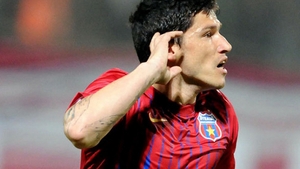 Cuplu BOMBA in Romania! Cu ce bruneta celebra s-a combinat Cristi Tanase! A pozat-o dezbracata si s-a laudat in vestiar