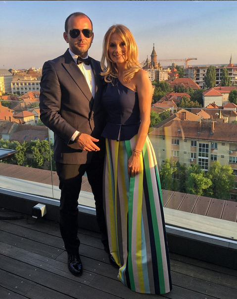 MIHAI MORAR şi soţia sa au devenit părinţi spirituali! Vezi ţinuta cu care a făcut furori GABRIELA!