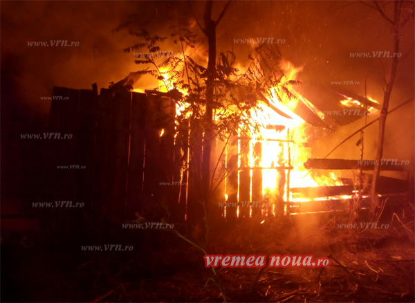 Amor arzător la Vaslui! Un bărbat cuprins de gelozie a incendiat gospodăria rivalului