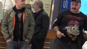 Nuţu Cămătaru şi Codin Maticiuc, la cumpărături! Cum au fost fotografiaţi cei doi într-un mall din Capitală