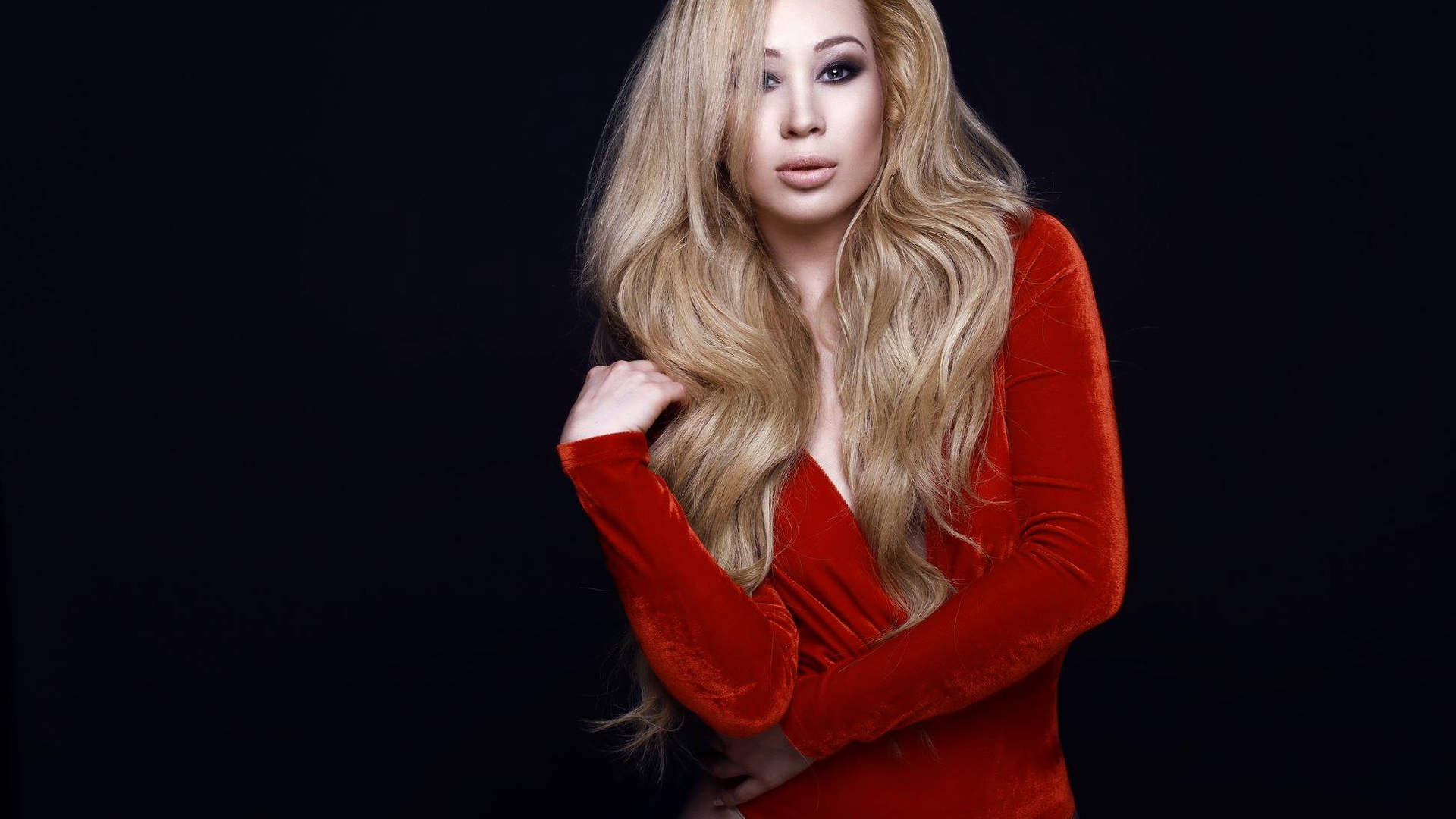 Xonia, extenuată din cauza repetițiilor pentru Eurovision: ”Am febra tot corpul, sunt plina de vanatai ”