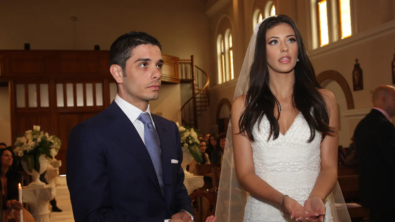 Aceasta fotografie o s-o scoata din minti pe Antonia! Sotul cantaretei se saruta patimas cu o alta femeie