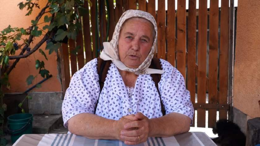 Imagini demențiale cu Aurel Tămaș & bunicuța-virală de pe YouTube. S-au filmat în timp ce îi făceau salată boeuf lui Marius Niță