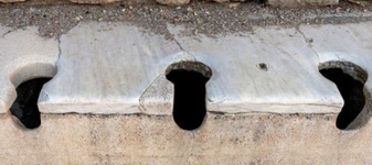 Unde mergeau oamenii la toaletă în Roma antică?