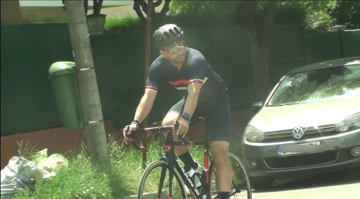 Mihai Morar se întreține fizic mergând zilnic pe bicicletă