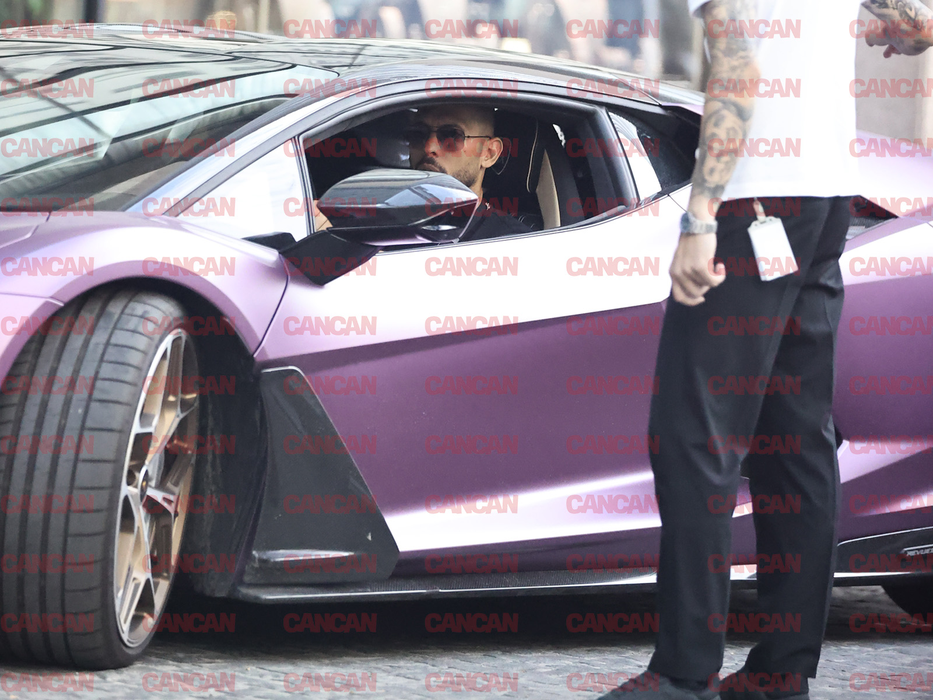 Andrew Tate în Lamborghini Revuelto