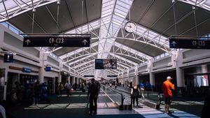 Alertă de incendiu la Aeroportul Otopeni. Degajări de fum au avut loc în zona de îmbarcare