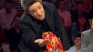 Ambasada Romaniei la Paris ia atitudine dupa prezentarea denigratoare a salutului romanesc la un post TV din Franta