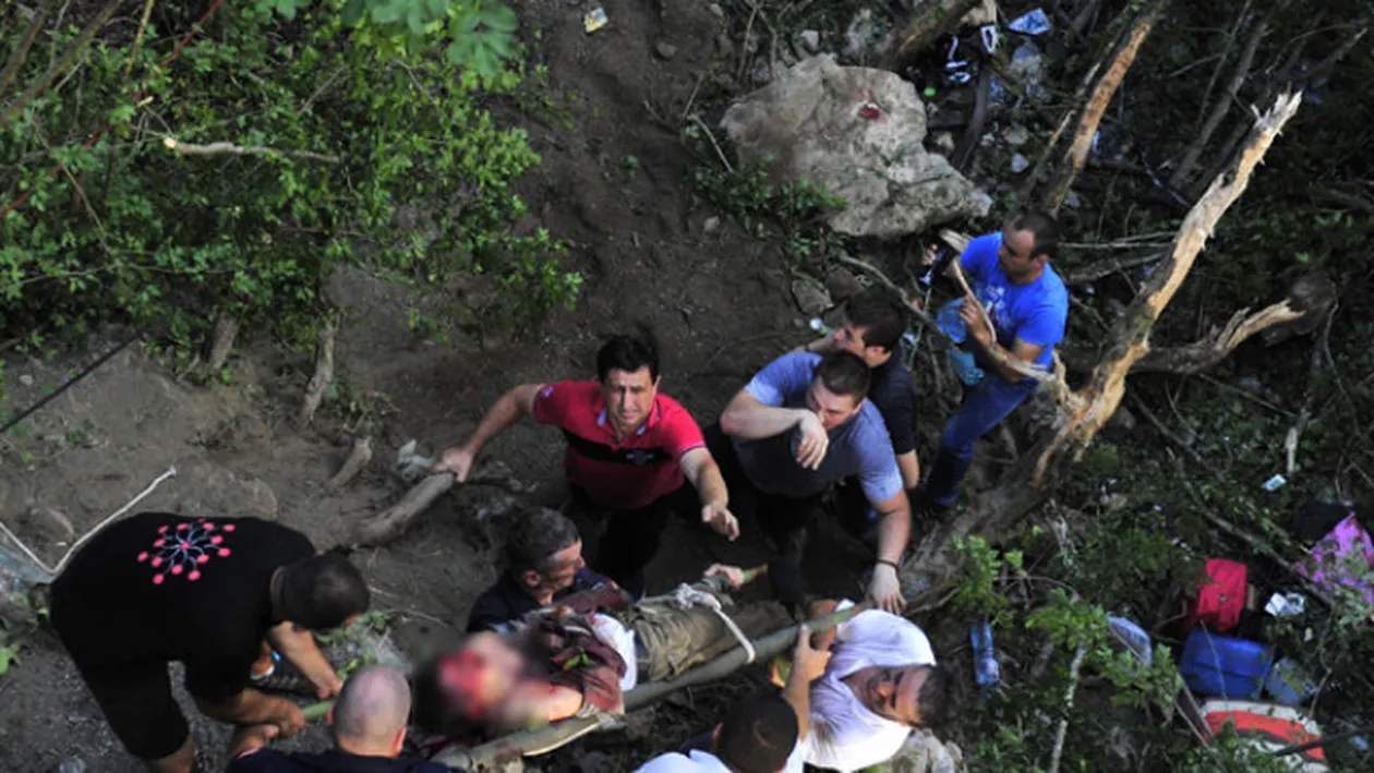 Clipe cumplite pentru familiile victimelor din Muntenegru! Rănitii vor fi adusi, astăzi, in România, cu elicopterul