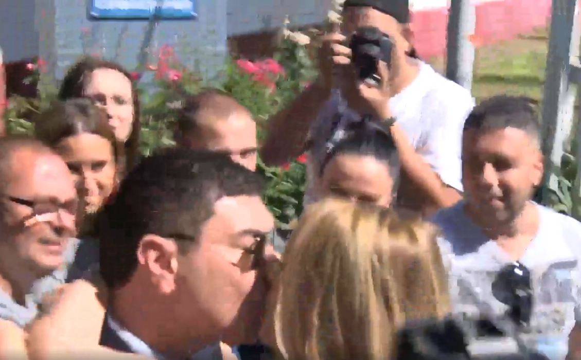 Valentina Pelinel s-a aruncat în brațele lui Cristi Borcea și l-a sărutat! Fostul acționar al lui Dinamo a fost eliberat condiționat