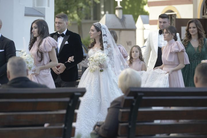 Cum s-au cunoscut Luminiţa şi Gigi Becali! Sunt verișori, iar povestea lor de iubire este foarte frumoasă