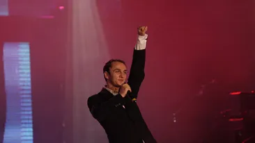 Unde dai si unde crapa! Traistariu vrea sa vanda masina, dar admiratoarele il suna ca vor sa intretina relatii sexuale cu el