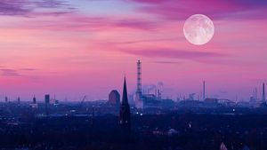 Ce este Superluna Roz, fenomenul care va fi vizibil chiar la noapte! Ce se întâmplă, de fapt, cu Luna