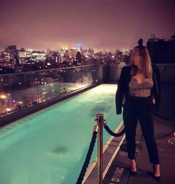 Fashionista care a rămas cu sânul pe afară la Gala Elle este o tânără sexy