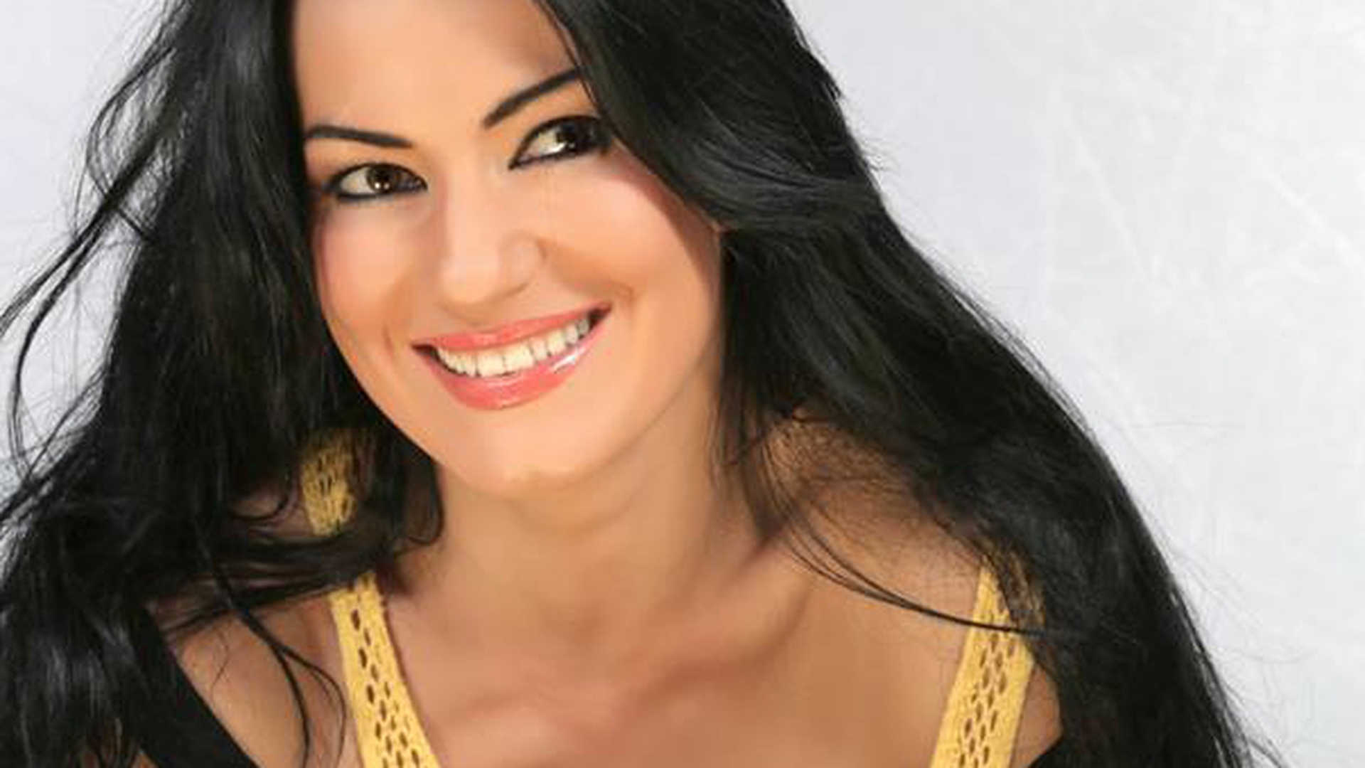 Iti mai aduci aminte de Silvia de la Vegas? Vezi ce face artista in America