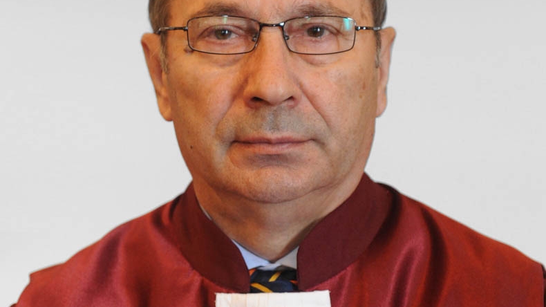 Cine îi cere președintelui CCR să rămână în Rusia?