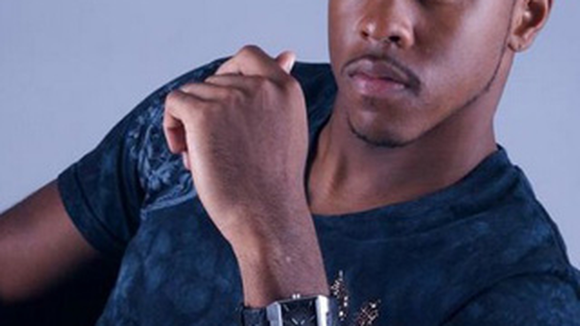 Trei limuzine negre il vor astepta, maine, la aeroport, pe celebrul Jeremih
