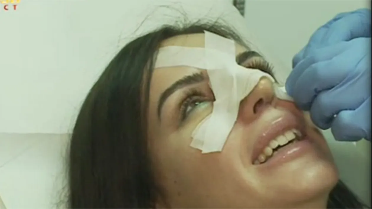 O bruneta celebra a ajuns din nou pe mana doctorilor! De aceasta data pare grav si nu are legatura cu operatiile estetice!