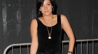 Lily Allen a primit trei distinctii Ivor Novello