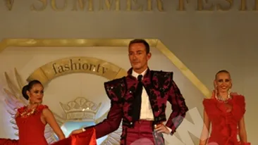 Radu Mazare a defilat intr-un costum de toreador in piateta din Mamaia