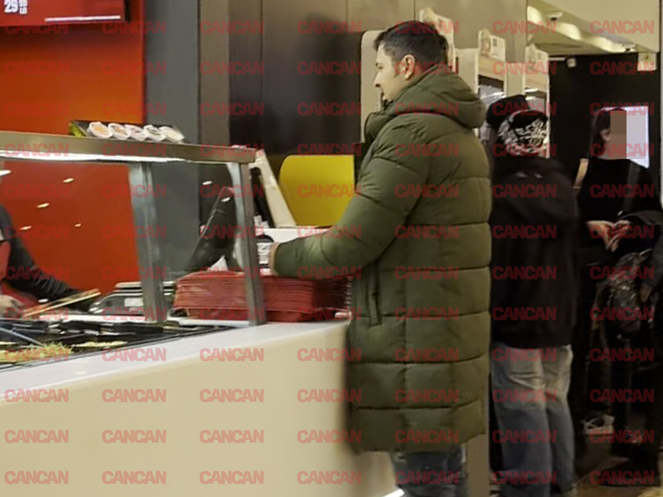 Liviu Vârciu a luat masa în mall / (Sursa: CANCAN.RO)